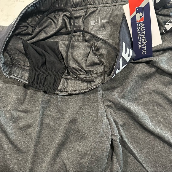 Chicago White Sox Authentic Collection Practice
Men's Nike Dri-FIT MLB Shorts - Picture 5 of 9